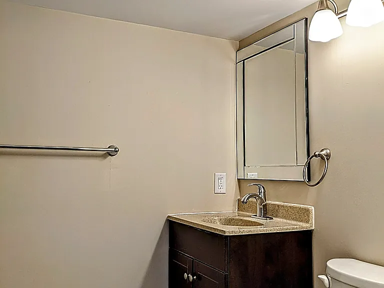 882 Smyth Rd #B — Photo 6