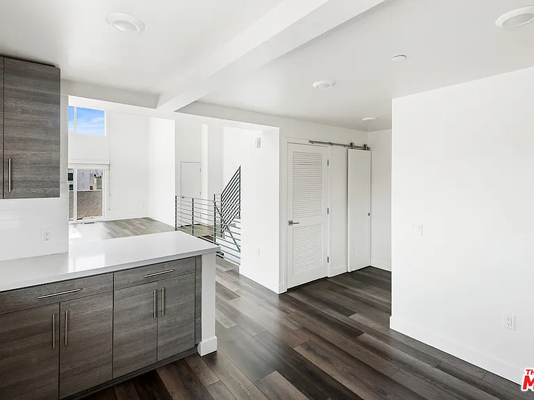3667 Mentone Ave #8 — Photo 9