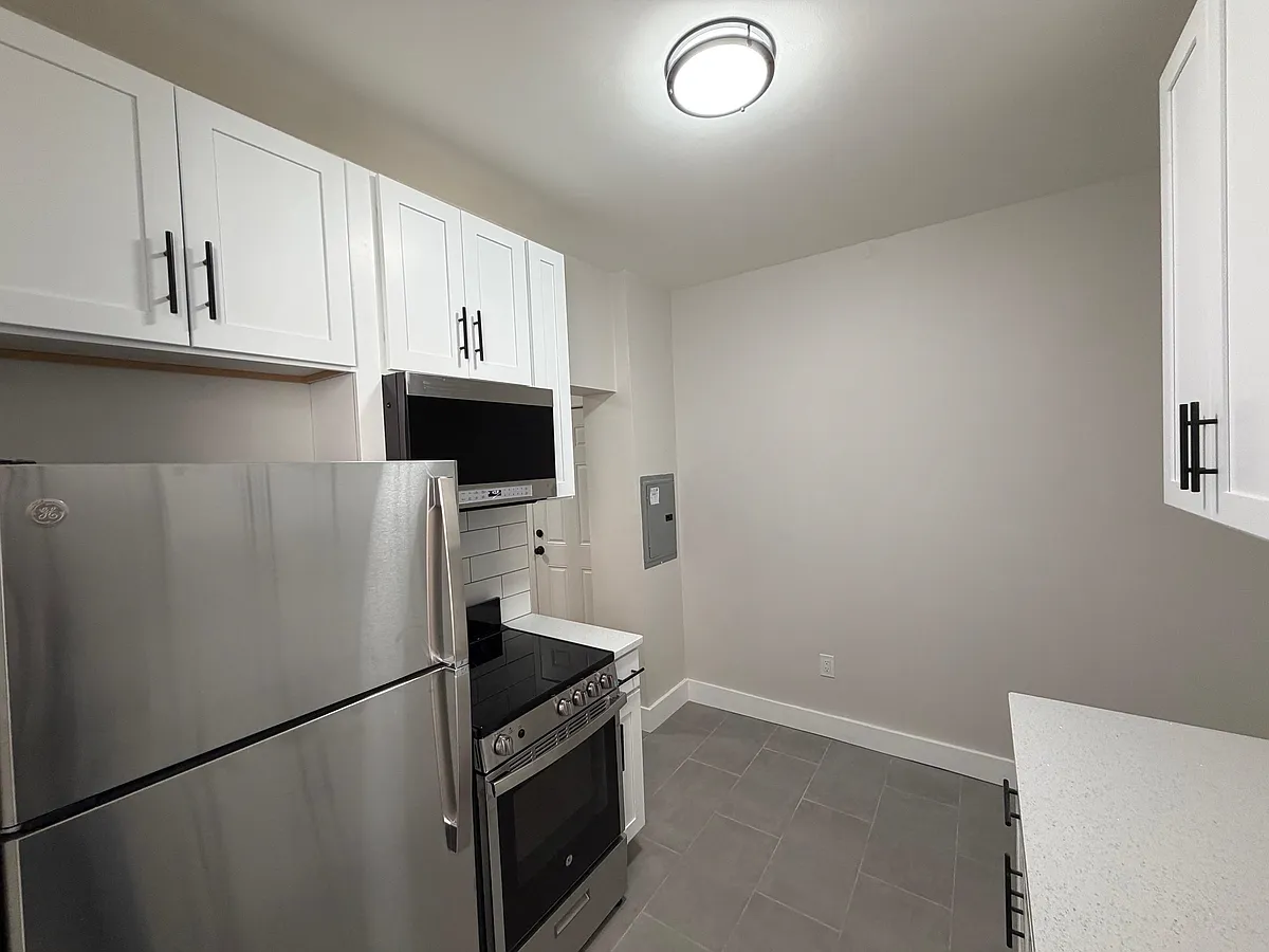 Building Photo - 5608 Hudson Ave #8