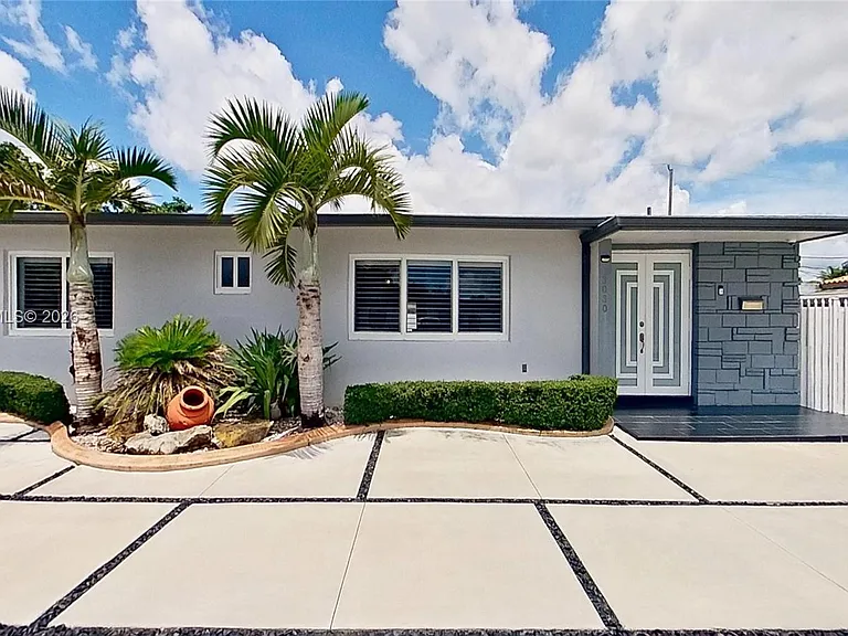 3030 SW 96th Ave — Photo 1
