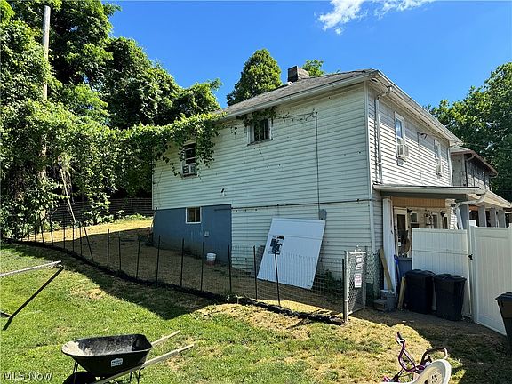 3rd image of 633 Dehass St
