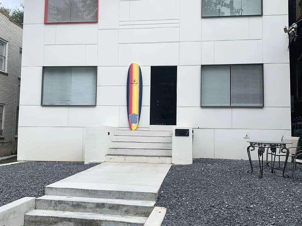 687 Durant Pl NE #4