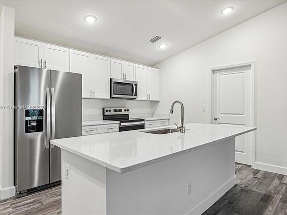 4th image of 1820 NW 1st Pl