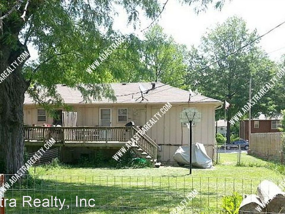2nd image of 607 E Brier Dr