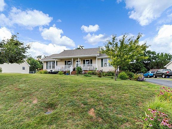 2nd image of 140 Cullen Ct