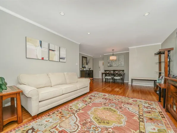 211-40 18 Avenue #6D, Bayside, NY 11360