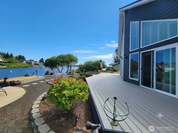 798 Cod Court SW, Ocean Shores, WA 98569