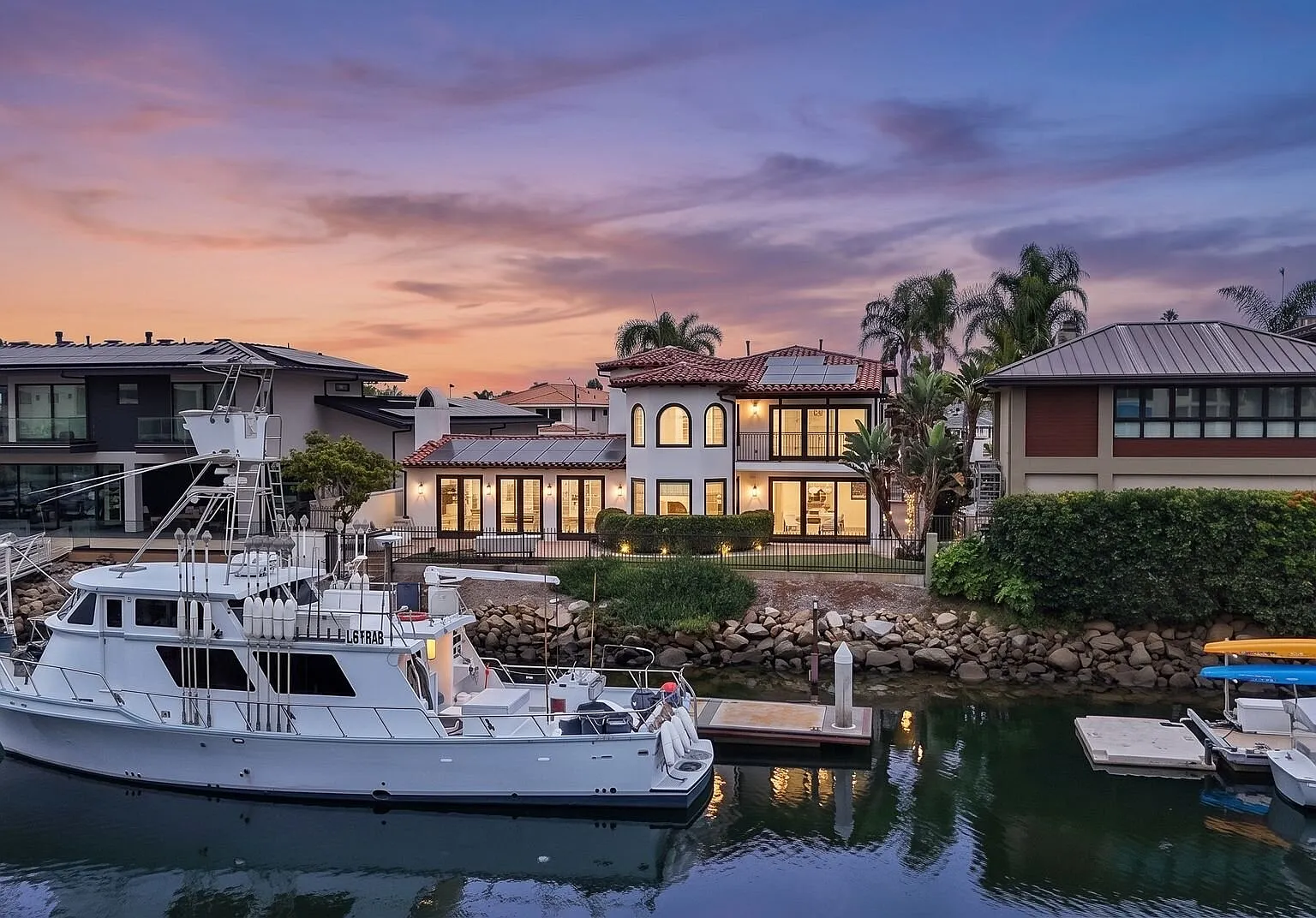 4 Bedroom + 4.5 Bathroom Boat Dock Home with Pool! | Mandalay Bay | Oxnard | Unfurnished — Photo 1