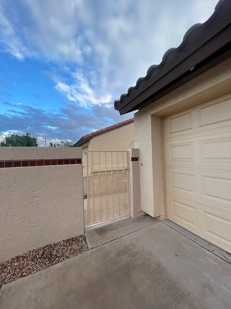 2 bed, 1008 sqft, $2,375 — Photo 2