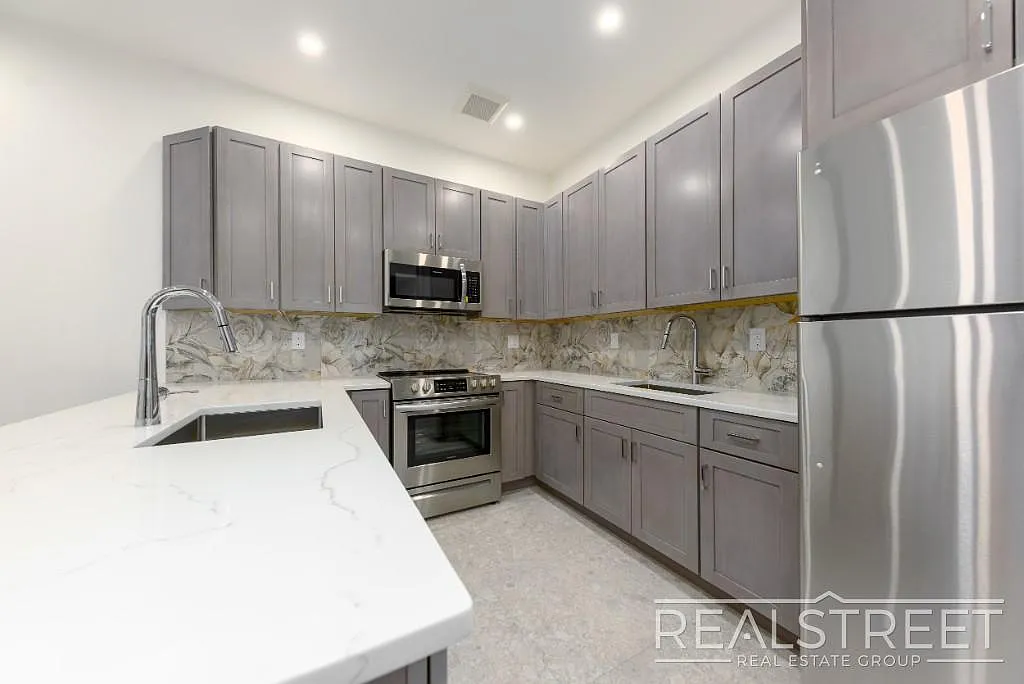 Building Photo - 922 Lincoln Pl #3