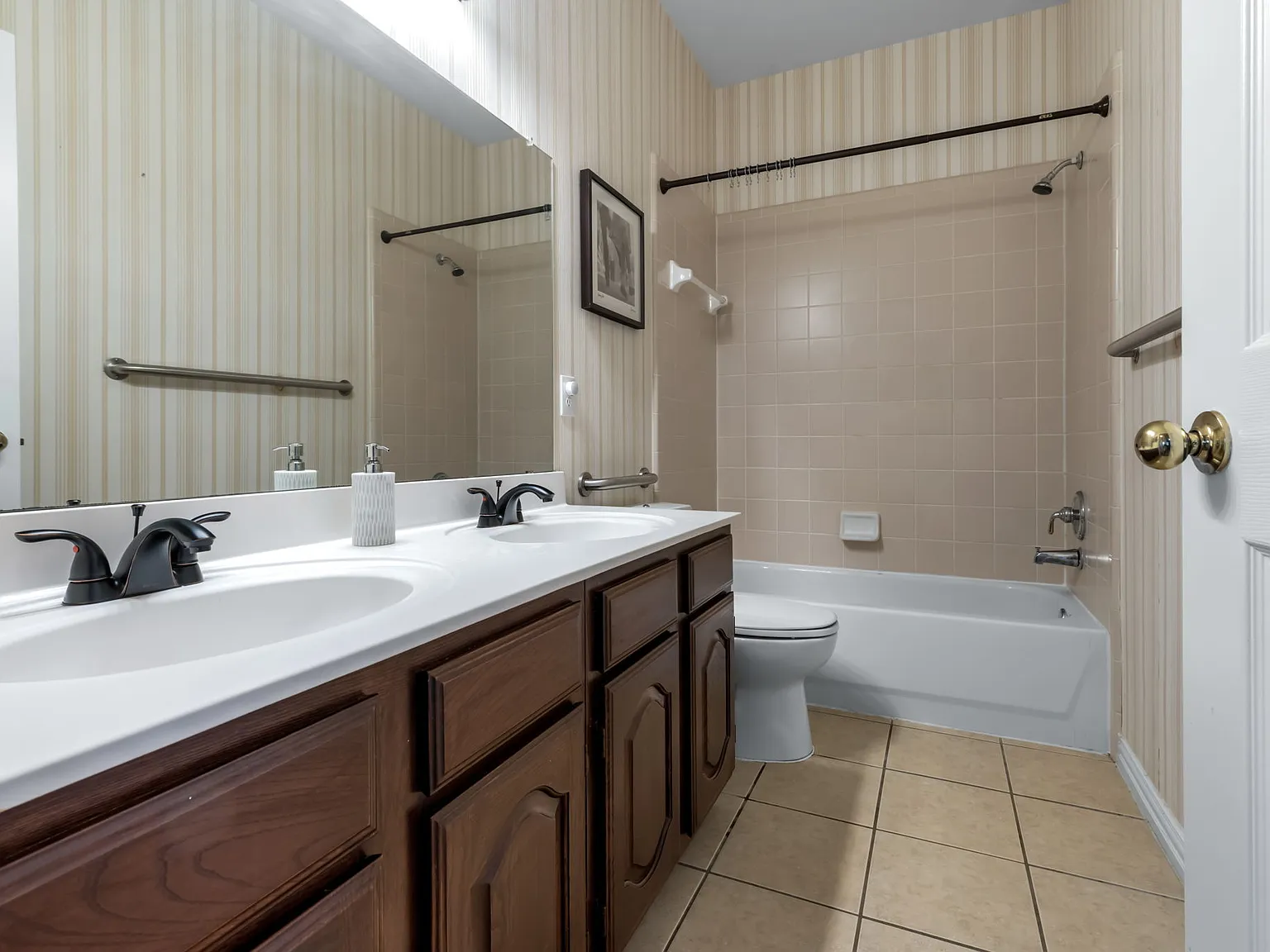 4 bed, 2268 sqft, $2,900 — Photo 4
