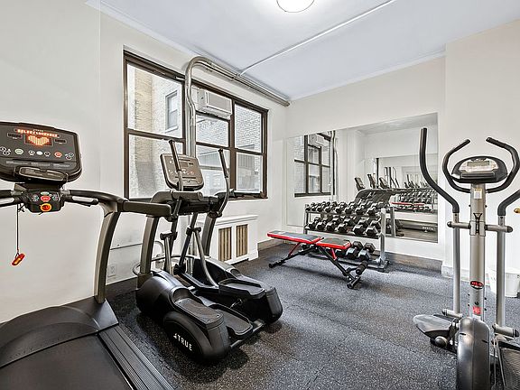 4th image of 175 W 73rd St APT 6K