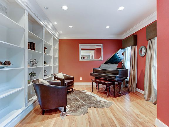 2nd image of 6590 Carriage Hill Ln