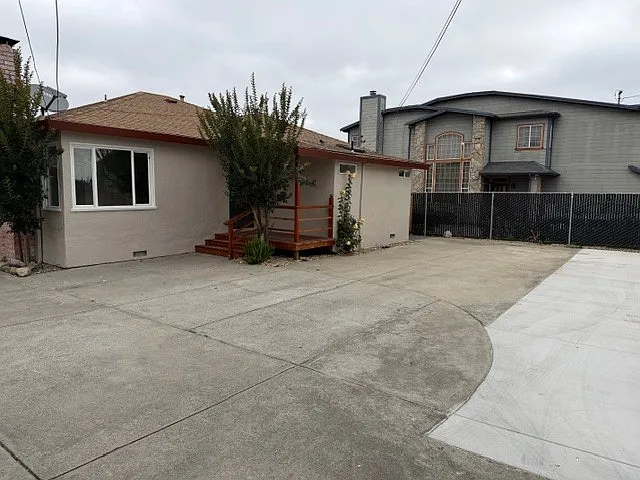 380 Cherry Way — Photo 2