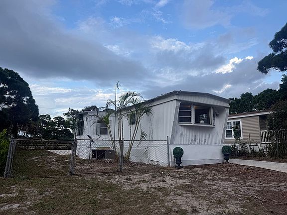 3rd image of 7961 SE Skylark Ave