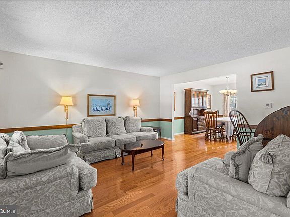 5th image of 61 Olympia Ln