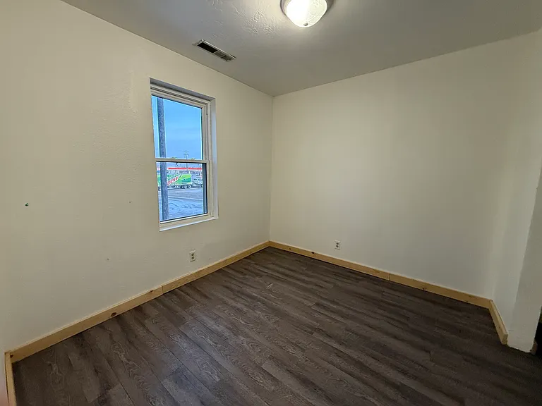 115 2nd St W #2 — Photo 4