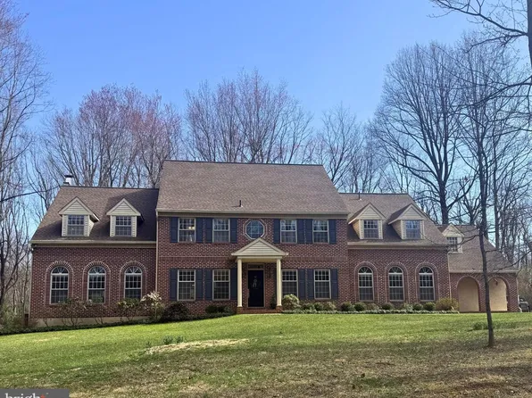 2 Bittersweet Dr, West Chester, PA 19382