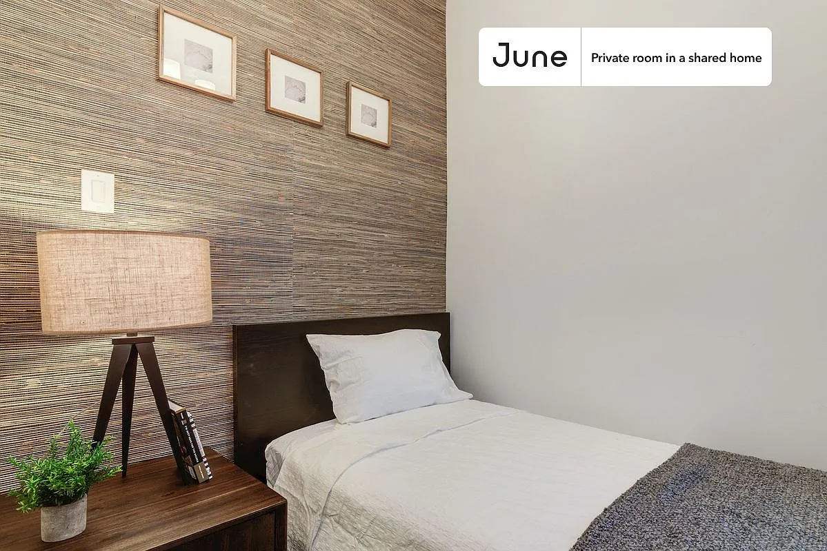 Twin bedroom in 4 bed/1 bath home in Prospect Heights #170 A — Photo 1