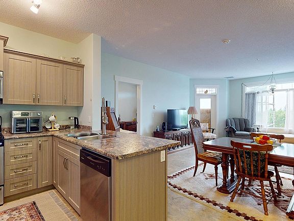 3rd image of 511 Queen St #304