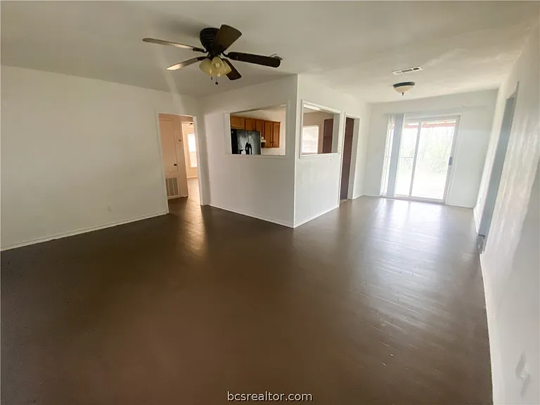 704 Churchill Dr — Photo 2