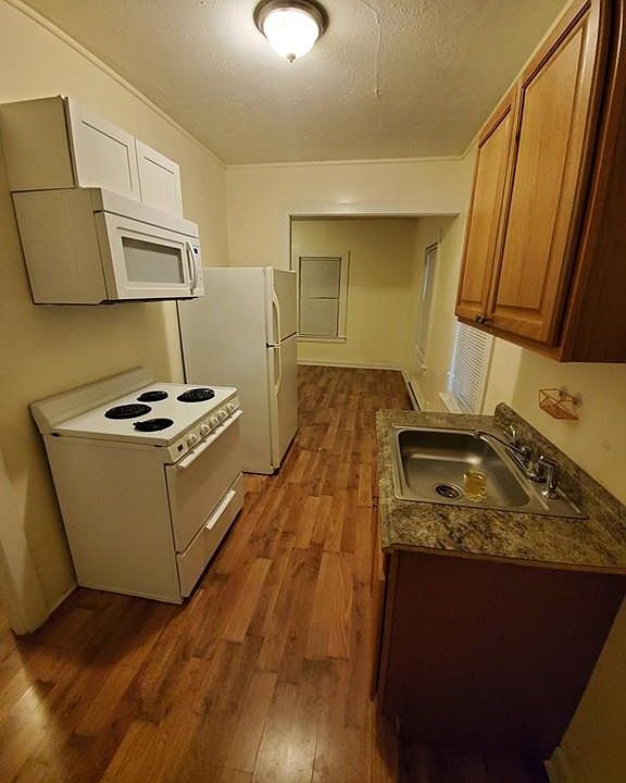 2nd image of 21 Goddard Rd APT 7