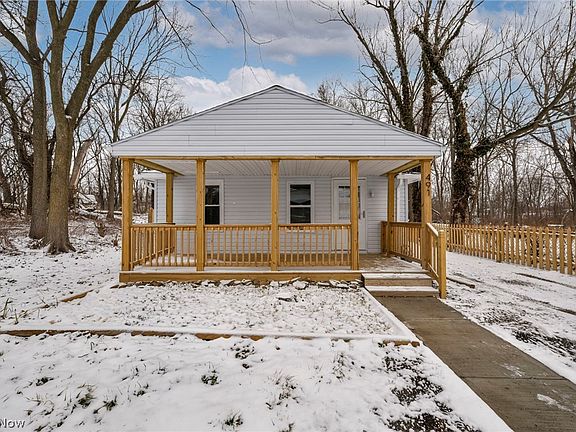 2nd image of 491 E 39th St