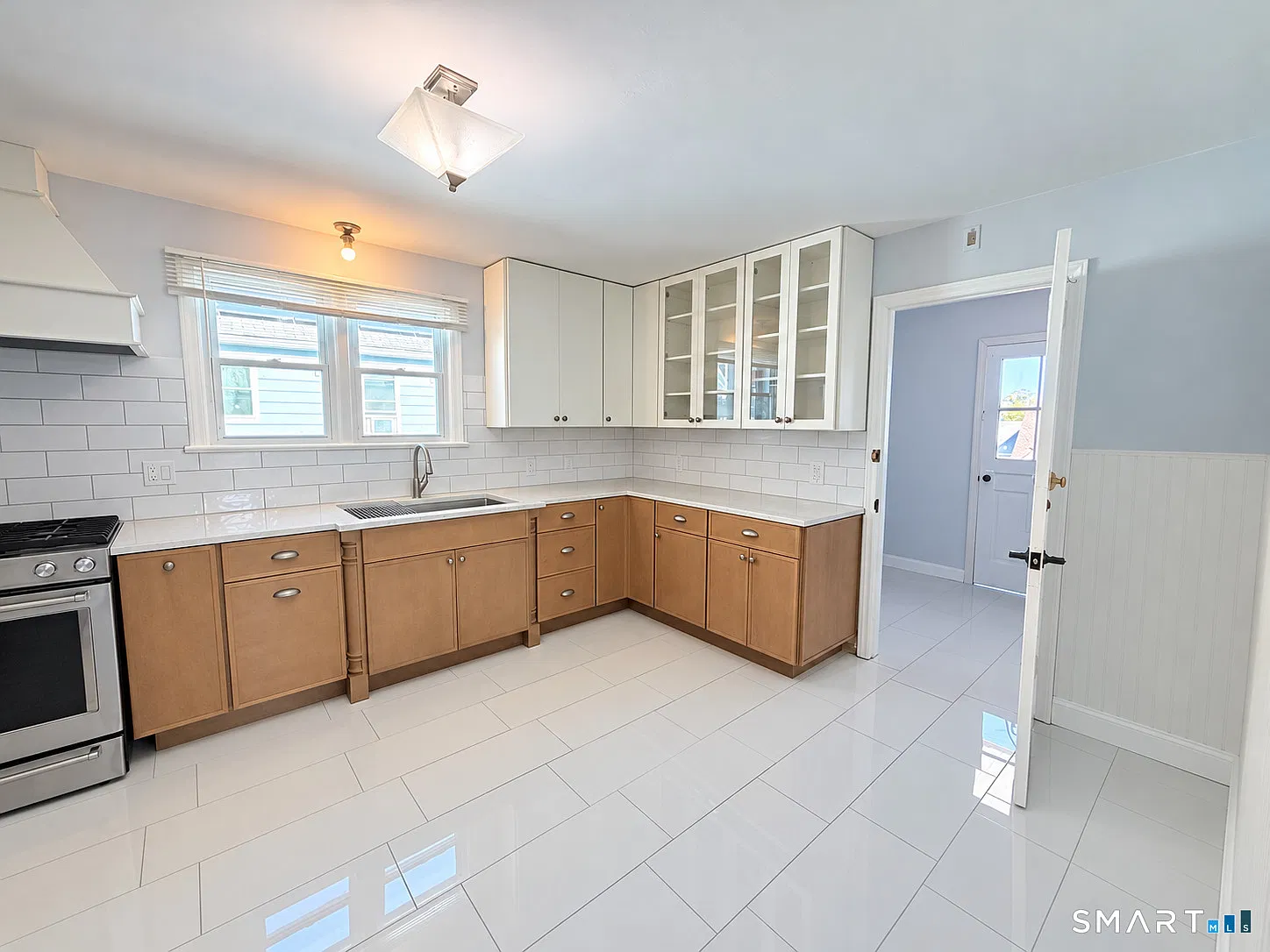 2 bed, 1.0 bath, 1318 sqft, $2,495 — Photo 2