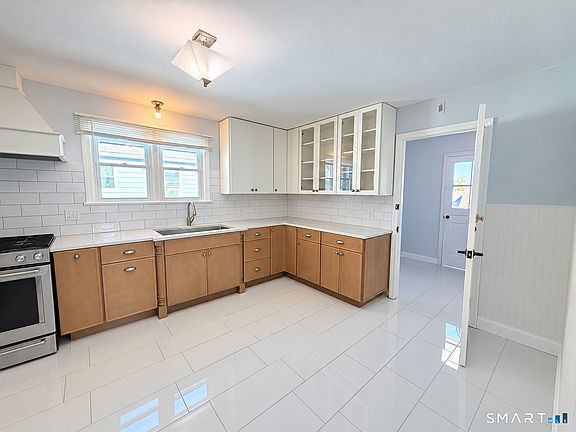 2nd image of 148 Gurdon St #2