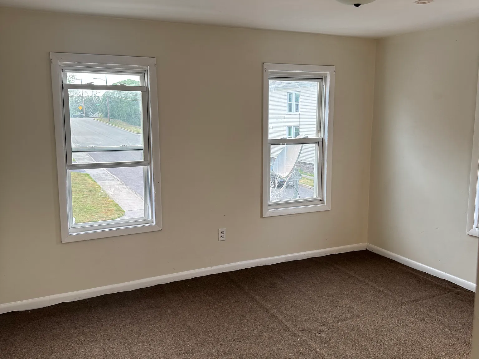 3 bed, 1200 sqft, $1,390 — Photo 3