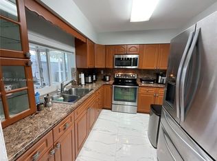 8480 NW 11th Ct, Pembroke Pines, FL 33024
