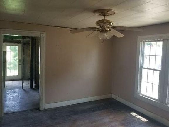 4th image of 606 N 3rd St