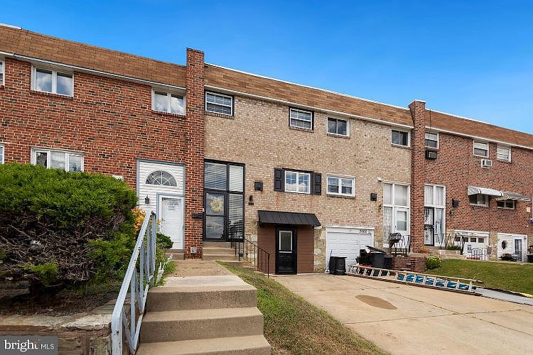 1st image of 3662 E Crown Ave