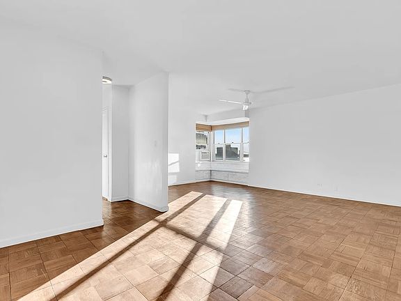 3rd image of 575 Grand St APT E1605