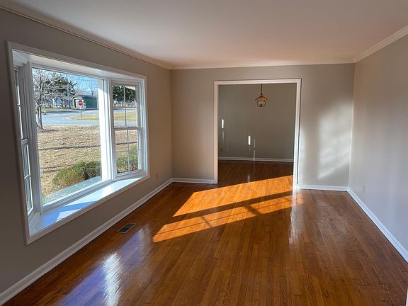 5th image of 4301 Belvoir Dr