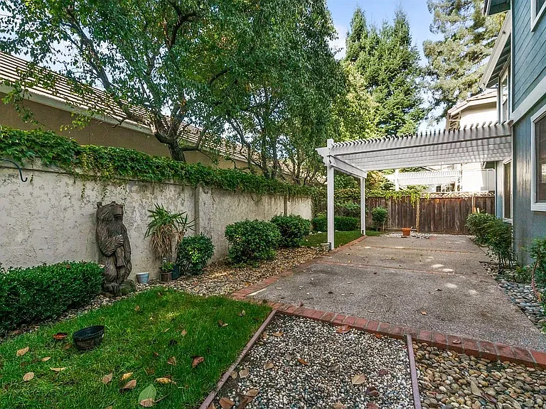 8 Orchard Ln — Photo 16