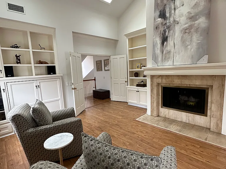 Primary with sitting room and working gas fireplace
