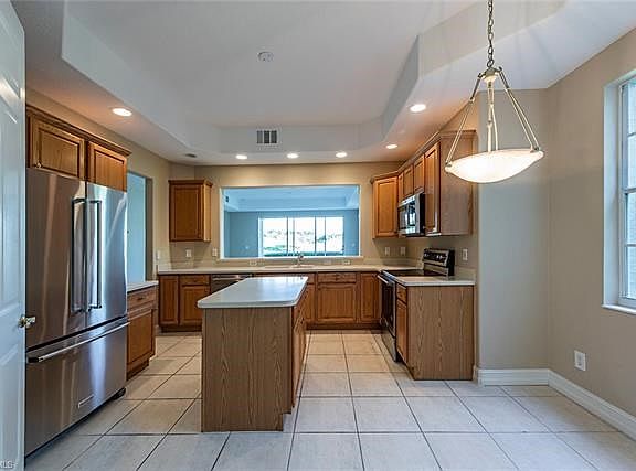 5th image of 3099 Lancaster Dr #702