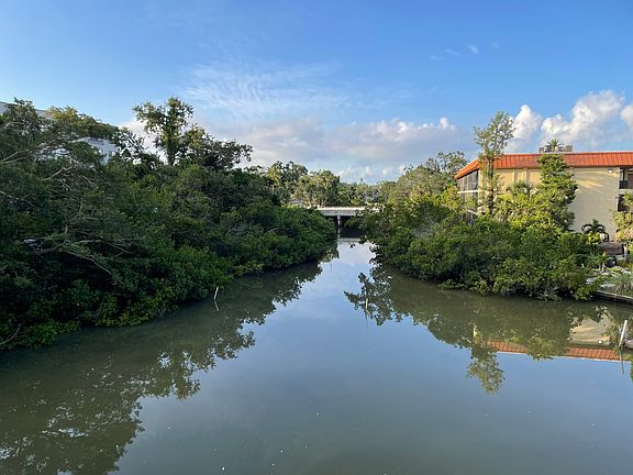 Imagine dropping your kayak into the bayou steps from your front door or small boat direct dock access. Coast under the bridge and turn around the corner to pass Selby Gardens from the water and directly into Sarasota Bay.