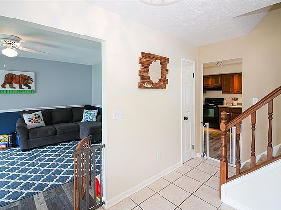 5th image of 6 Pennicott Cir