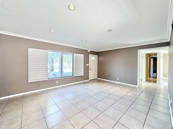 5th image of 445 N Farrell Dr
