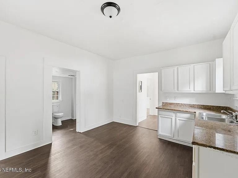 2344 W 18th St — Photo 14
