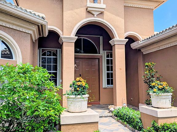 3rd image of 10640 Oak Meadow Ln