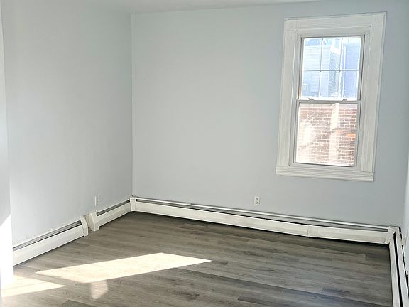 4th image of 705 22nd St Floor 2