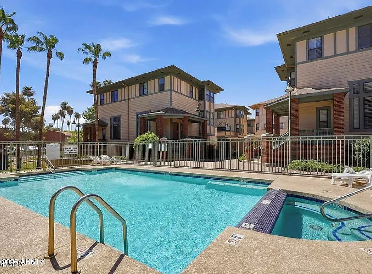 3 bed, 3.0 bath, 1218 sqft, $2,500 — Photo 1