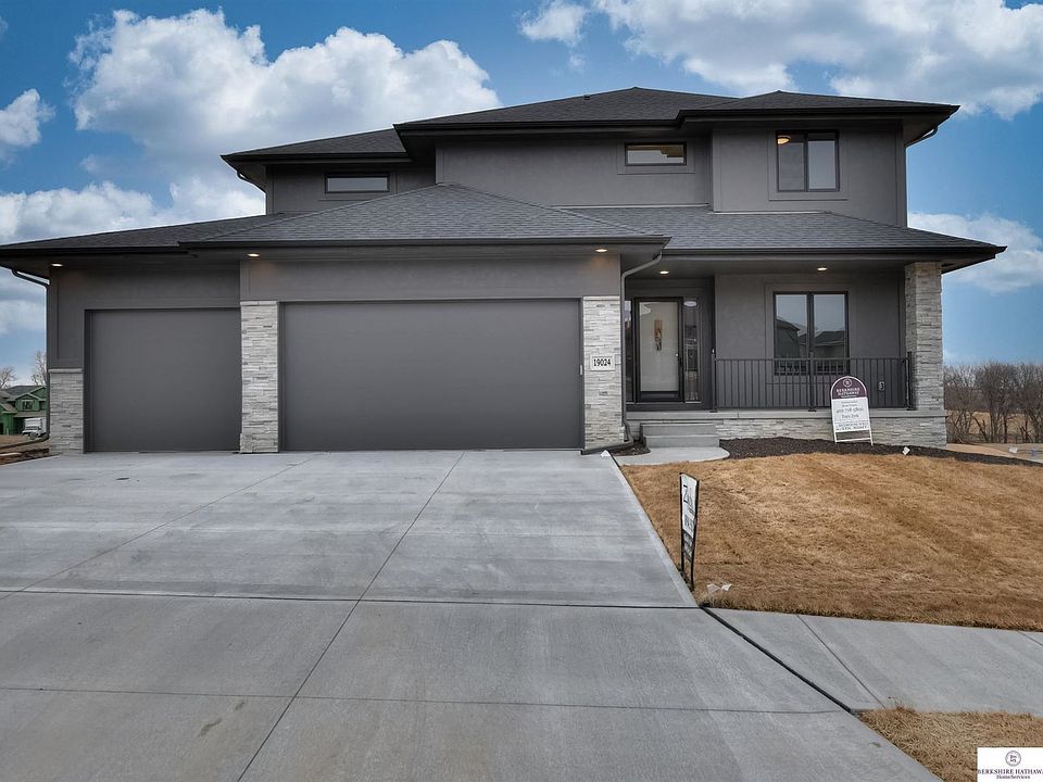 1st image of 20701 Hartman Ave
