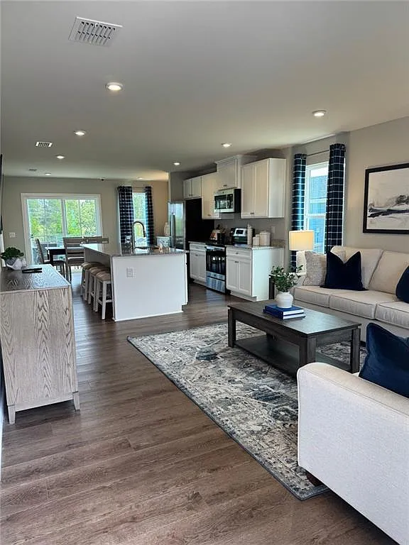 2 bed, 2.0 bath, 1153 sqft, $2,200 — Photo 2