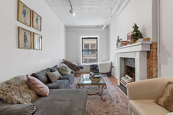 1st image of 49 W 19th St #4