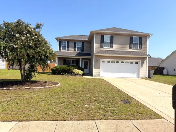 2110 Queen Elizabeth Ln, Hope Mills, NC 28348
