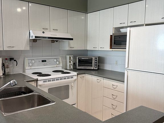4th image of 6088 Willingdon Ave #2501